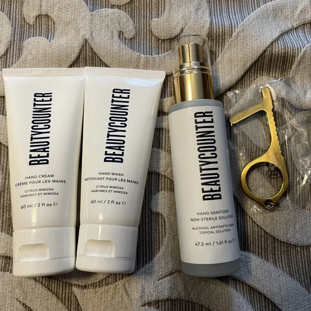 Beautycounter "The Clean Kit" 5 Piece Set New Cosmetic Bag Sanitizer Hand Wash - Picture 2 of 4